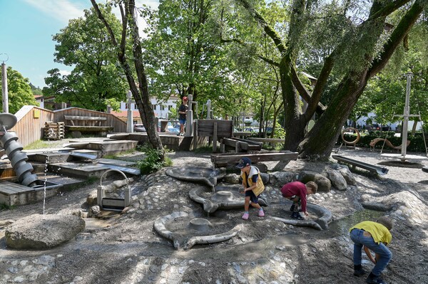 Round Water Basin with opening