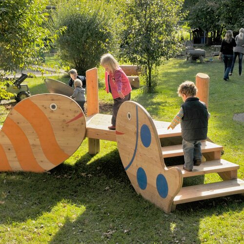 4.08502 Small Fishes with ramp, staircase and sliding surface