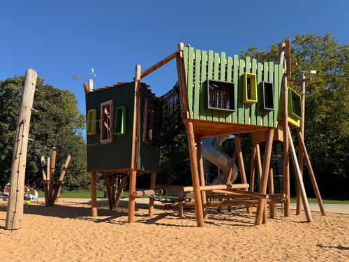 Climbing Combination "Skywalk" at the adventure playground in Johannes-Giesberts-Park in Cologne